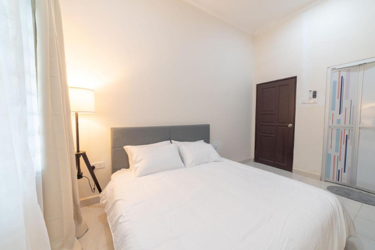 HILMERA Guesthouse Kuantan Eksteriør billede