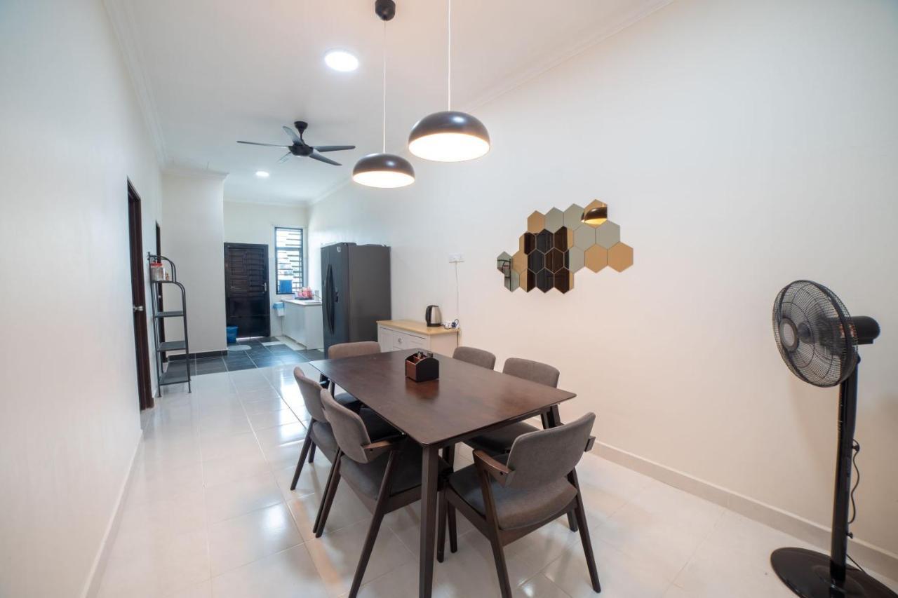 HILMERA Guesthouse Kuantan Eksteriør billede